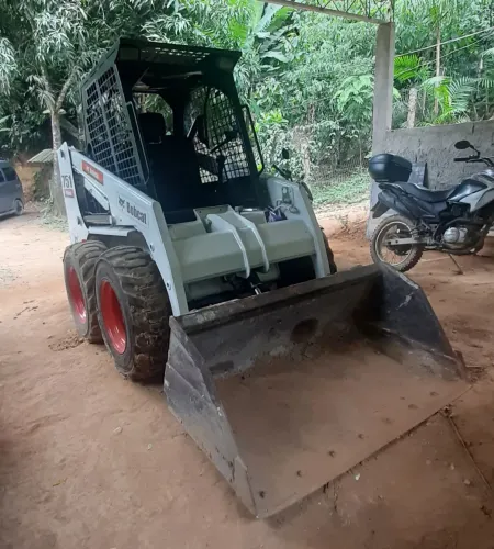 Aluga-se uma bobcat