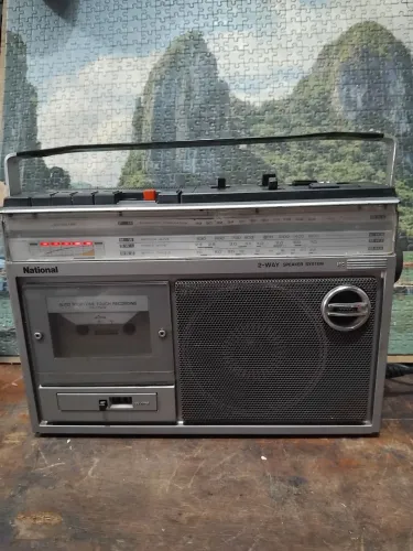 Radio AM, FM National Rx 1754m, funcionando, ler descrição.
