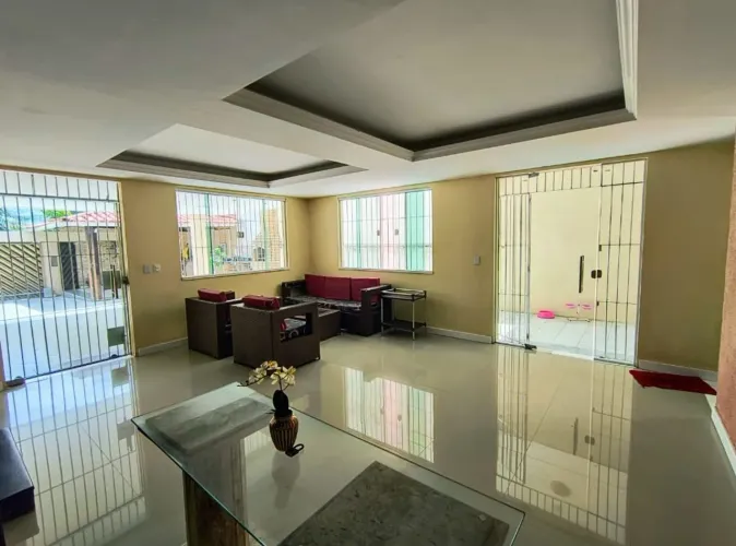 Casa Duplex com 4 Suítes e Deck com Churrasqueira