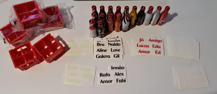 Garrafinhas bebendo uma coca cola com a galera 2015