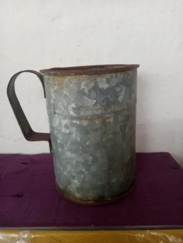 Jarra antiga, estilo leiteira em estanho de fazenda