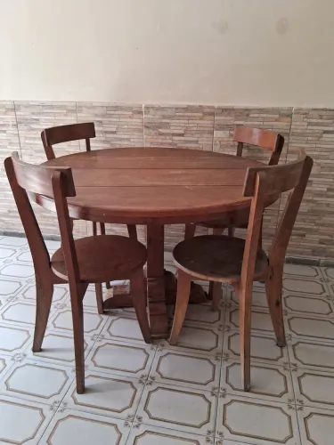 Mesa de madeira com 4 cadeiras Angelin pedra