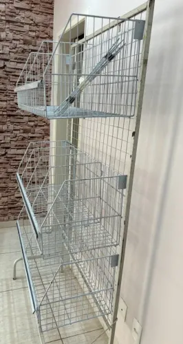 Expositor Aramado de Chão 3 Cestos duplos