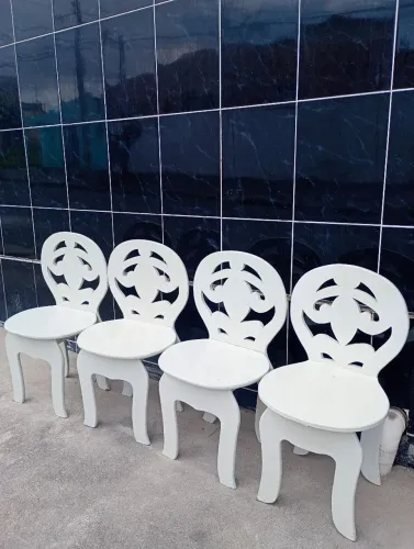 As 4 cadeiras decorativas/infantil por apenas R$ 100,00