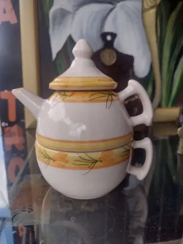Conjunto de Bule e Xícara de Chá acoplados