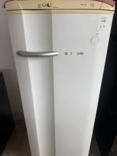 Geladeira eletrolux semi nova
