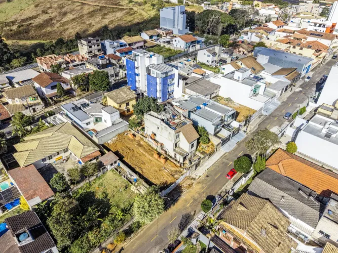 Terreno plano em rua tranquila no Bairro Aeroporto para venda