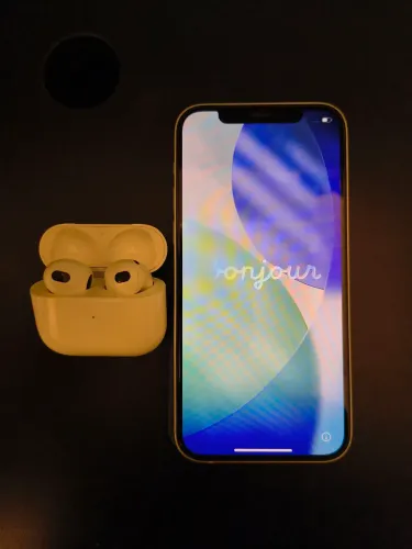 iPhone 12 e airpods 3 A2566
