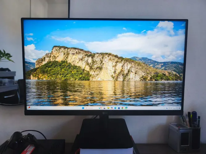 Monitor LG 24 IPS Full HD 75Hz (24MP400-B) - Perfeito Estado