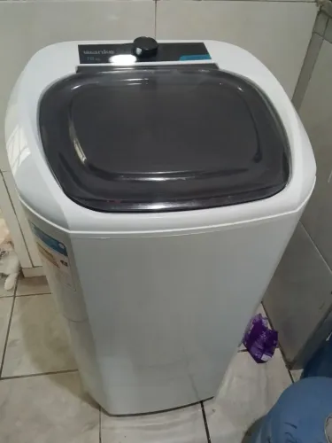 Um tanquinho de 10 kilos 