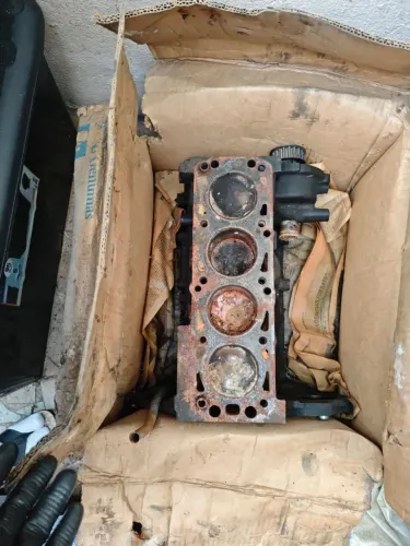 Motor parcial do Corsa 1.0 flex 2007 usado para retirar peças 