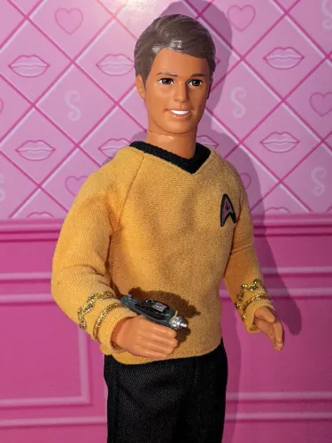 Boneco Ken / Barbie Collector Star Trek Capitão Kirk