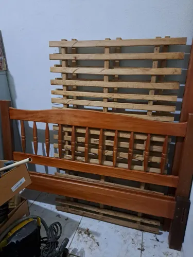 Cama de Casal em madeira maciça Forte Bonita e Durável Tamanho Queen