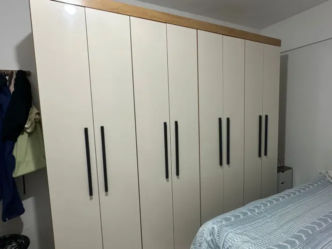 Guarda roupa 8 portas