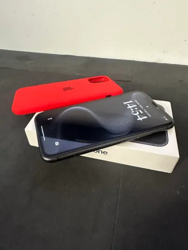 iPhone 11 64GB Preto Conservado + Caixa e Capinha