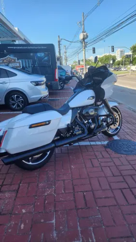 Road Glide branca Harley Davidson ano 2025 km 3145
