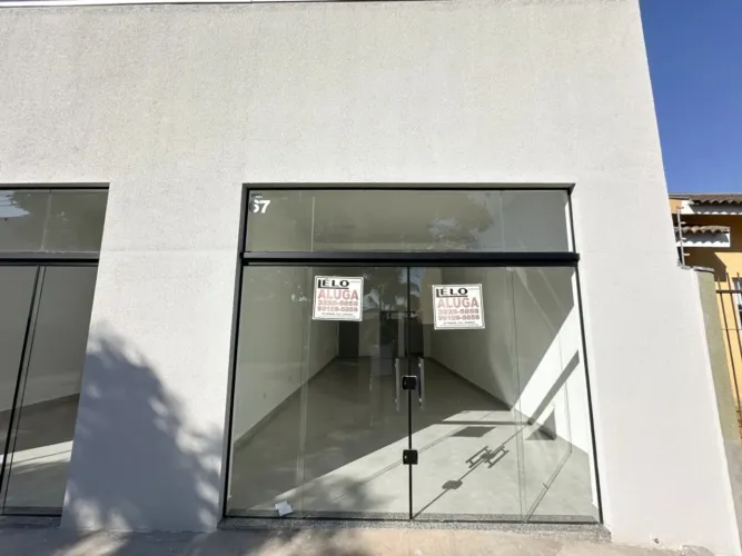 Sala comercial para locação no Parque das Laranjeiras em Maringá - moderna, térrea e com e
