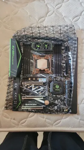 placa mãe Huananzhi f8x99 e xeon 2666v3