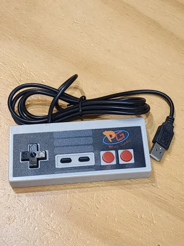 Controle de Nintendo 8 bits com cabo USB
