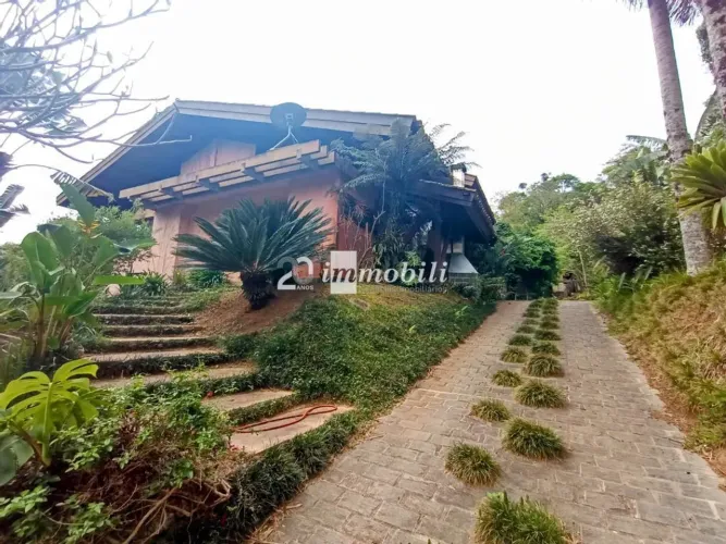 Casa à venda e para alugar em Carapicuíba, Granja Viana, com 5 suítes, com 790.01 m²
