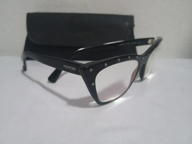 Óculos Valentino usado