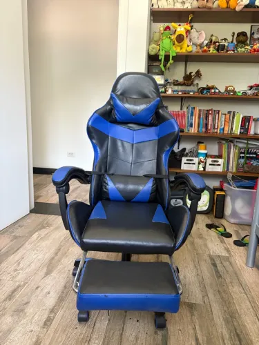 Cadeira gamer com encosto nos pés retrátil