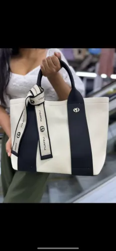 Bolsa de Mão Puafeli - Cores Neutras e Acabamento Premium