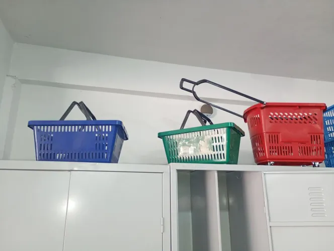 CESTA DE COMPRAS DE MSO E COM RODAS CENTERACO ITAPUA *