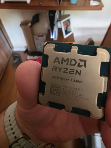 Processador AMD Ryzen 8400F (Perfeito Estado)
