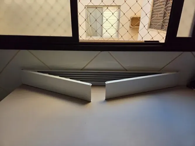 Varal Mágico Retrátil de Parede 100cm Alumínio Branco 5 Varetas
