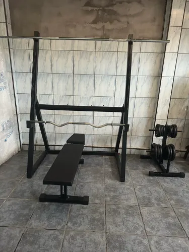 Equipamentos de musculação / academia / supino / agachamento