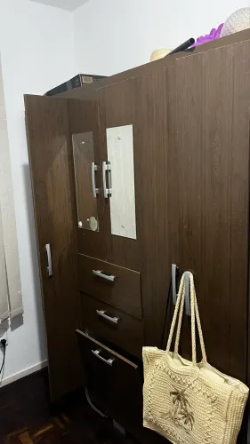 Guarda-Roupa Marrom