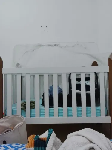 Berço novo, dois meses de uso