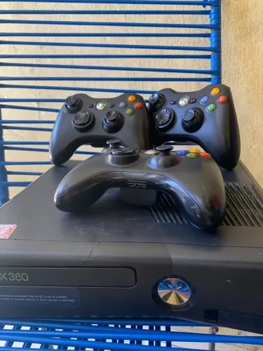 Vendo XBOX 360 - Desbloqueado +30 jogos