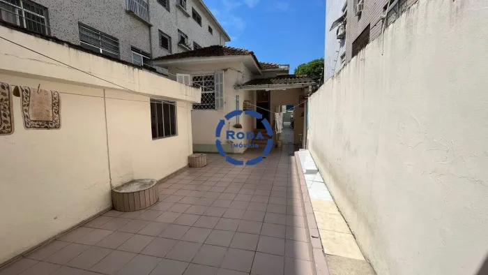 Casa estilo bangalô com edícula - Bairro Aparecida em Santos.