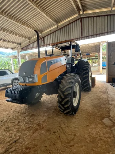 Trator Valtra BM 125