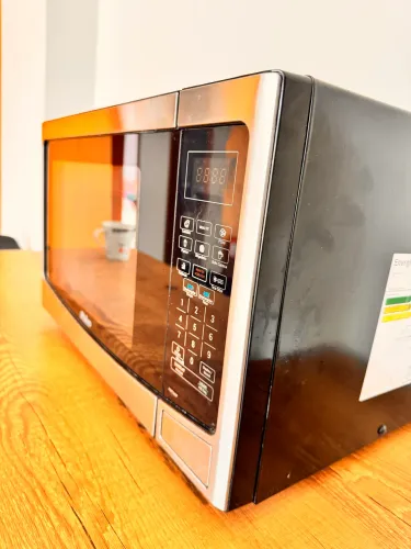 Micro-ondas Philco 34L Inox PMO34IP muito conservado