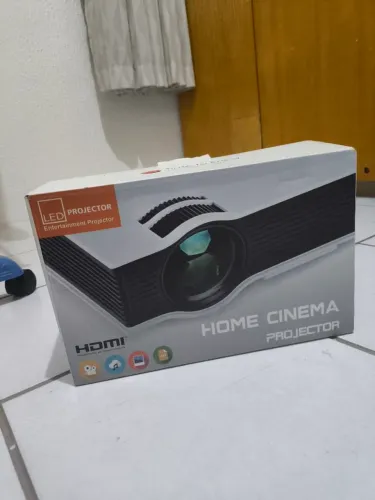 LED PROJECTOR com funcionalidades perfeitas. Nunca usado. Ainda embalado na caixa.