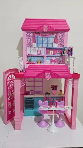 Casa da Barbie Original (2 Andares) Completa com Boneca e Acessórios