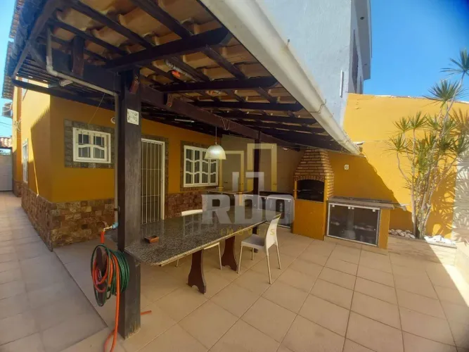 Excelente casa de 3 quartos, a duas quadra da pista no bairro Terra Firme.