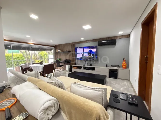 Casa de 370m² com 4 quartos sendo 3 suítes no Saco Grande