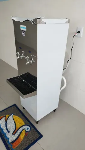 Bebedouro industrial inox e preto