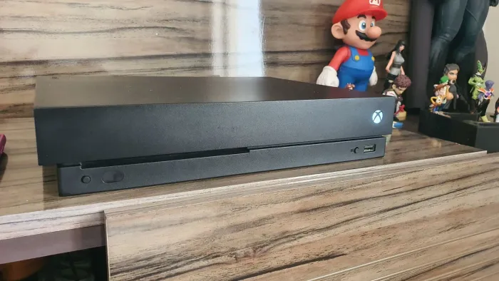 XBOX ONE X 1TB + JOGOS DIGITAIS E FÍSICOS