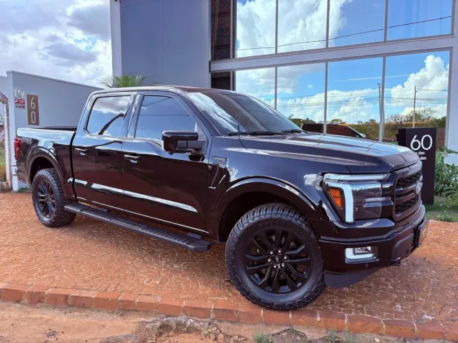 Ford F-150 Lariat Black 4X4 5.0 V8 2024
