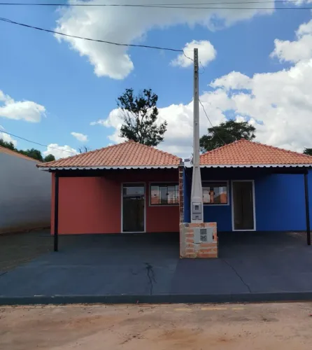 VENDE-SE*<br>Casa nova em Cajuru sp, no bairro monte Libra <br>