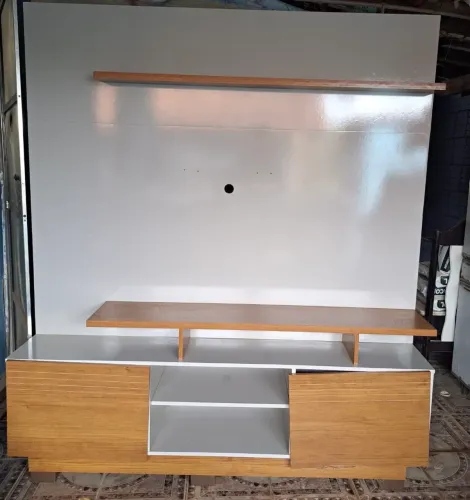 Painel de TV até 70 polegadas.