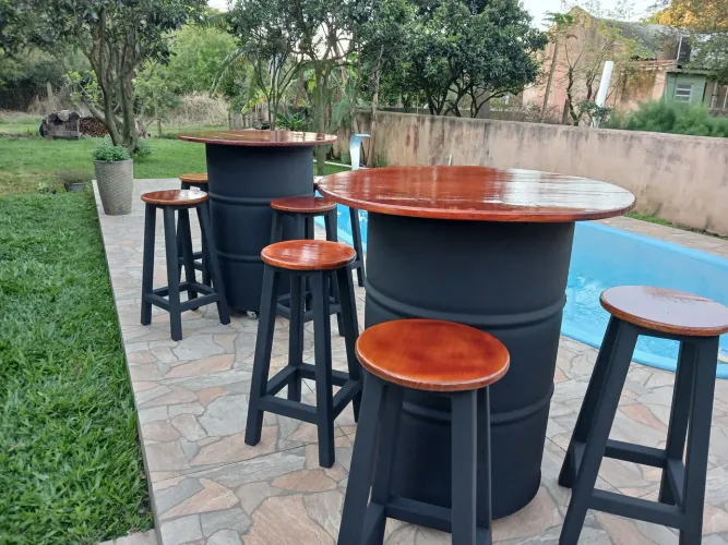 Mesa de bistro,com 4 banquetas