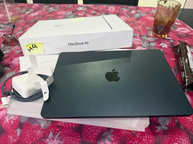 Macbook Air 2025 - 13 M4 16GB RAM 256GB