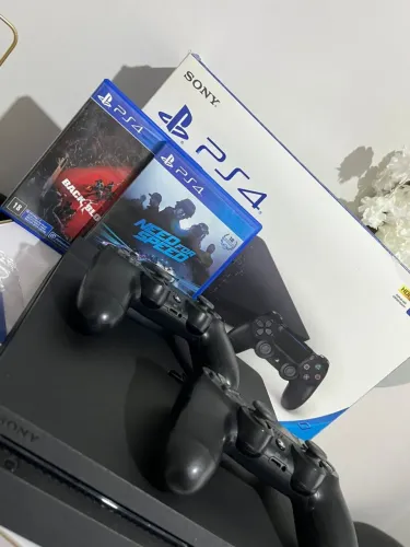 PlayStation4 1 TB e 2 controles mais 3 jogos