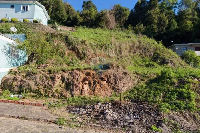 TERRENO ENTRE O SANTA HELENA E FÁTIMA - O MELHOR PREÇO DO BAIRRO